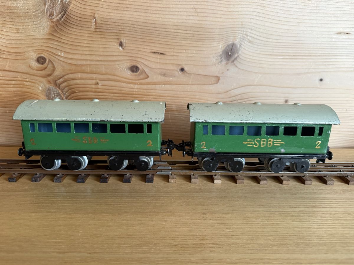 Modellini di ferrovie: 2 Eigenbau Personenwagen Spur 0 – Usato da Amden venduto da vipernatter 5