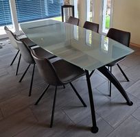Esstisch aus Milchglas, 218 cm (ohne Stühle)