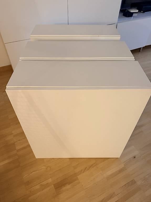 Cassettiere: Ikea Besta – Usato da Neuhausen am Rheinfall venduto da ChriSvi 2