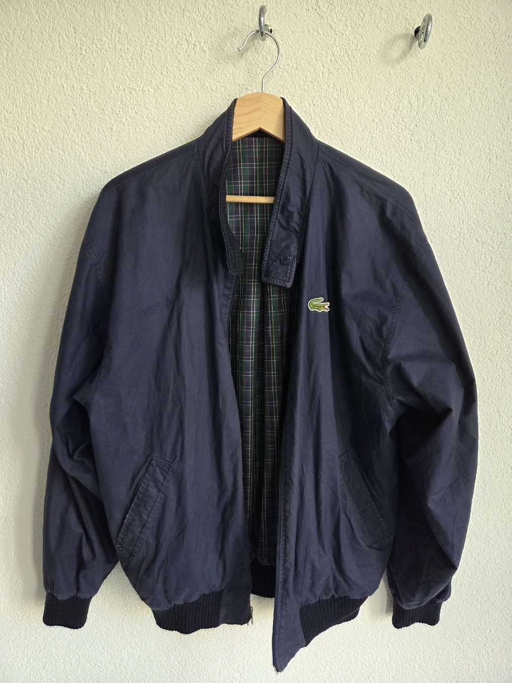 Lacoste Jacken: vintage Lacoste Bomber Jacket Navy Blue Size Large – Gebraucht aus Zürich von ker_r28q