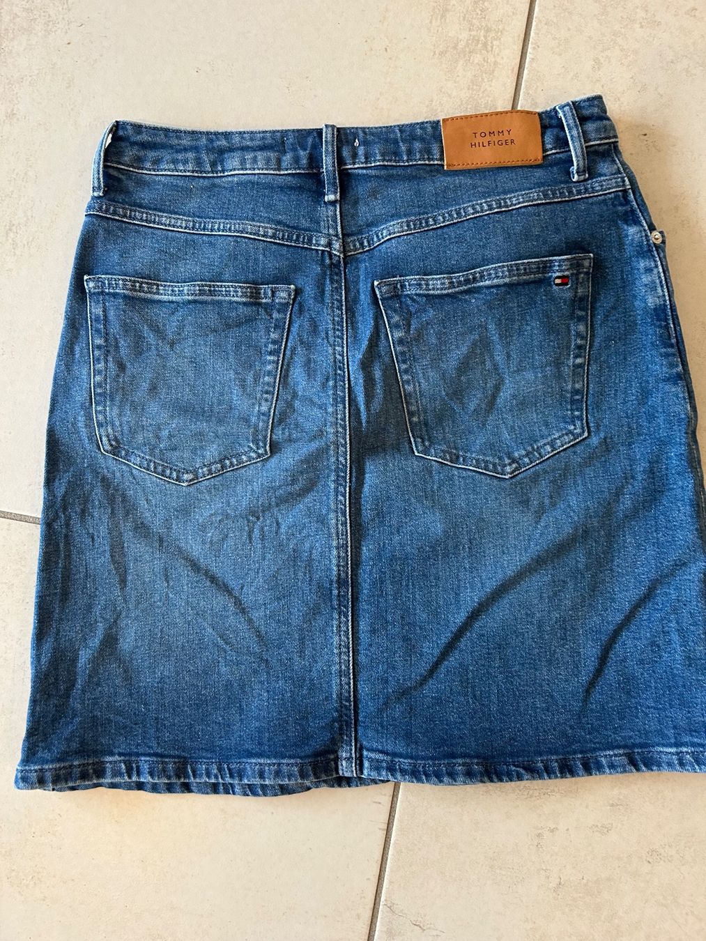 Tommy Hilfiger Gonne: Mini-jupe Tommy Hilfiger – Usato da Courrendlin venduto da loko2910 1