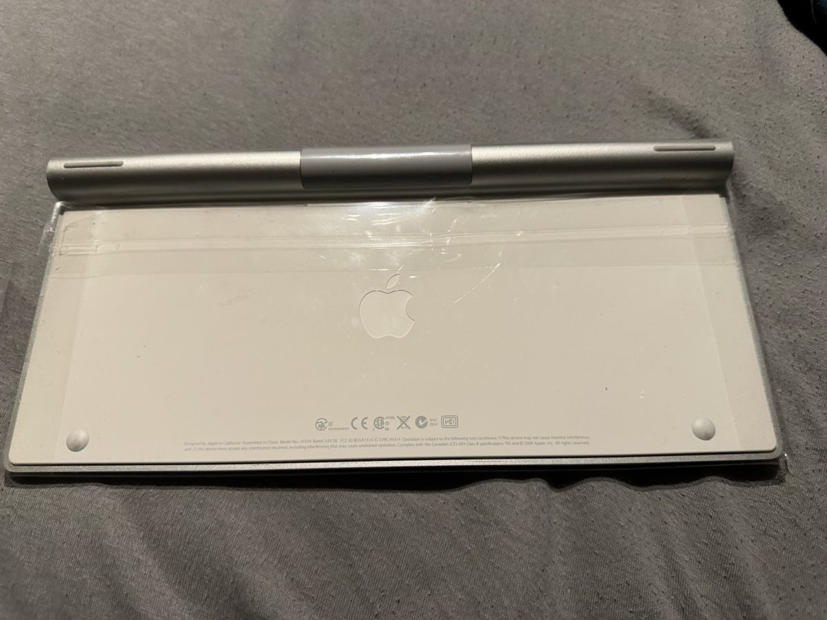 Apple Tastiere: Apple Tastatur  – Nuovo e nell'imballaggio originale da Adliswil venduto da Busys 3