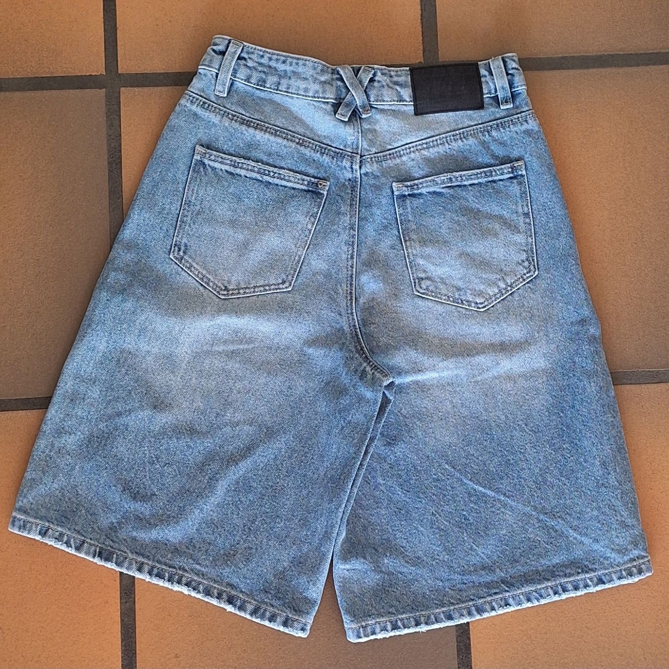 Tally Weijl Jeans: Jeanshosen kurze Grösse 34 – Neuf (Voir description) à Sempach par berglady30 1