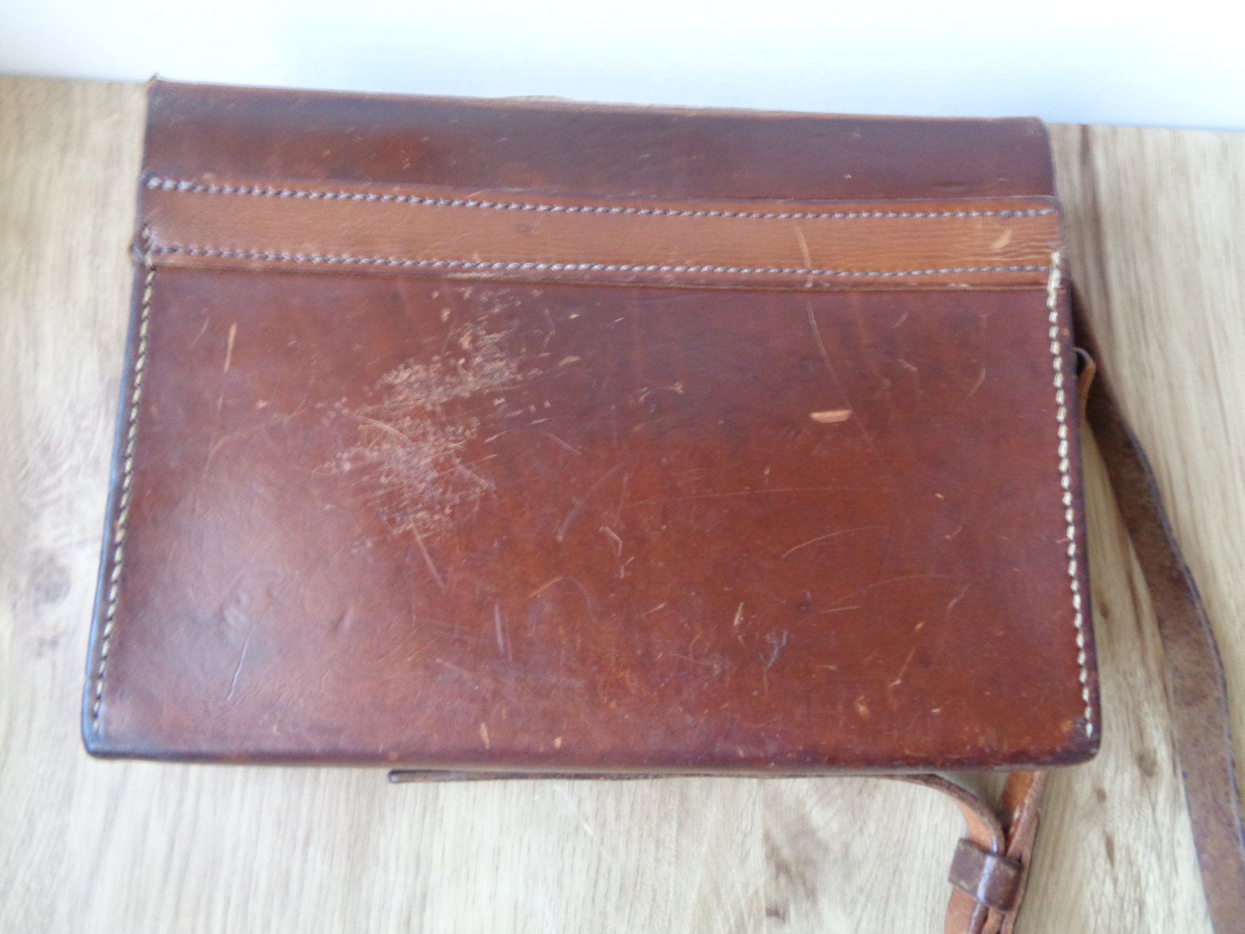 Borse: GROSSE LEDERTASCHE KARTENTASCHE MIT STEMPEL – Usato da Henggart venduto da Pascha22 6