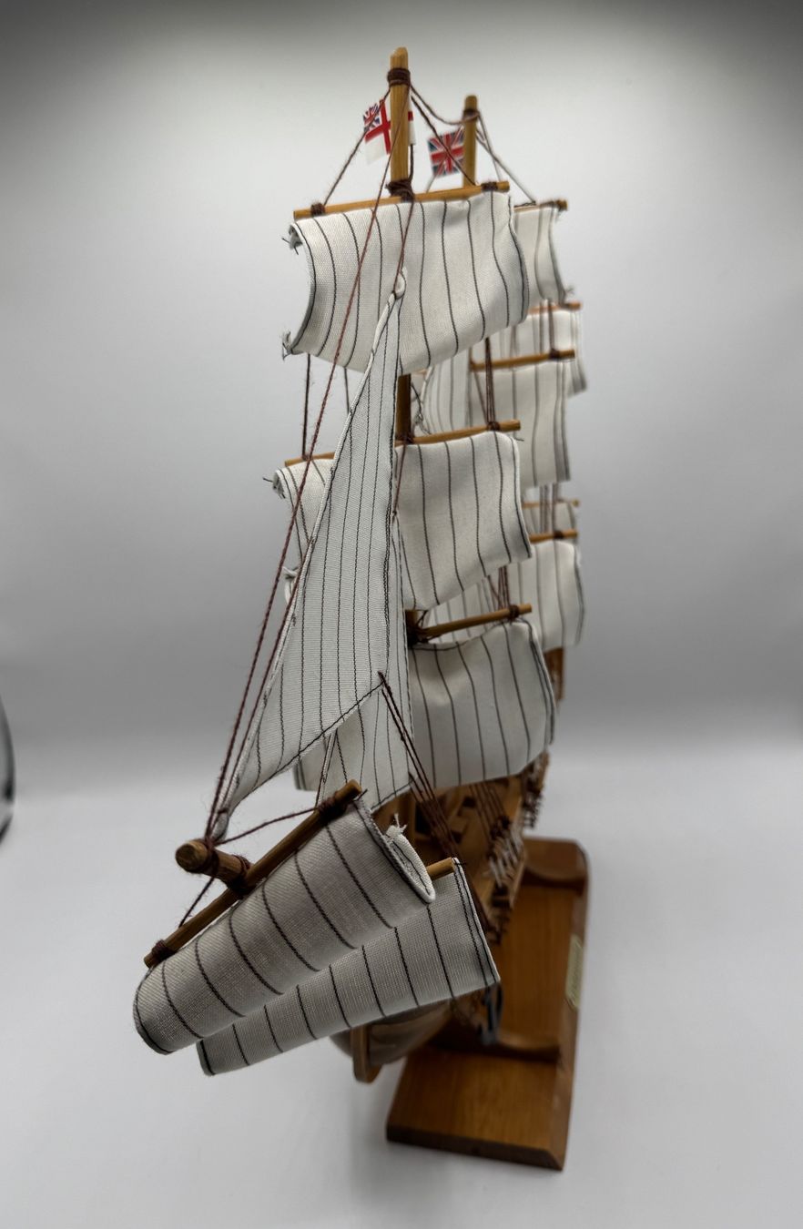 Kit di modellismo & Modellini statici: Schönes Holzschiff "Endeavour" Modellschiff Deko – Usato da Sachseln venduto da BONATI01 5