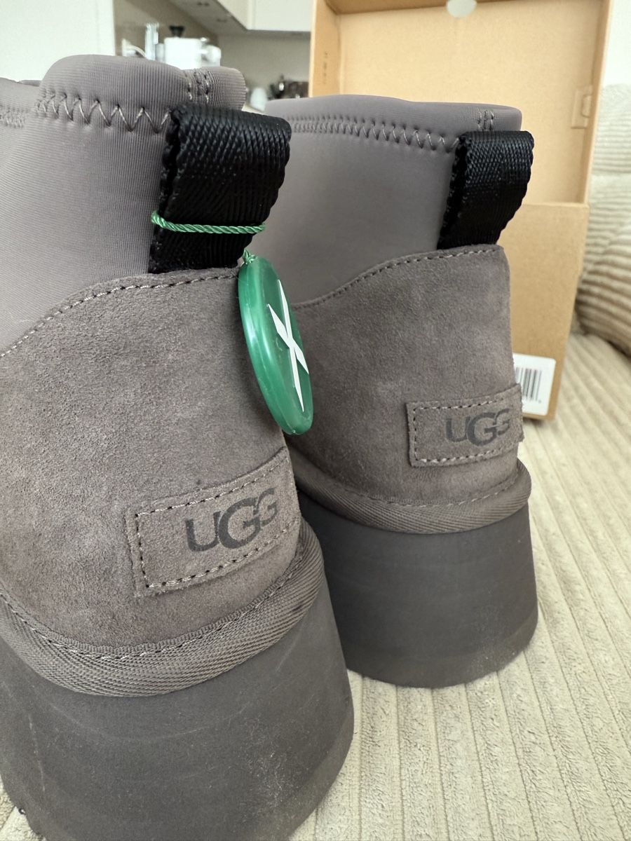 Ugg Damenschuhe: UGG Classic mini Dipper Boot Thundercloud – Neu und originalverpackt aus Obfelden von vio_6tz5 1