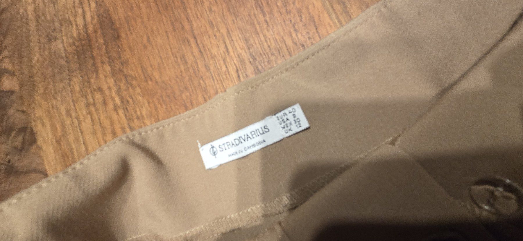 Stradivarius Pantaloni: Stradivarius Stoffhose, beige, Gr. 40 – Usato da Subingen venduto da DENDLE20 1