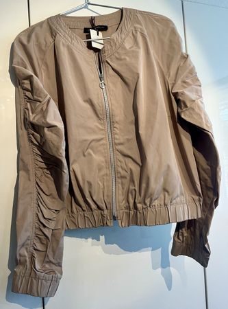 Betty Barclay Jäckchen beige, neuwertig, Gr. 38