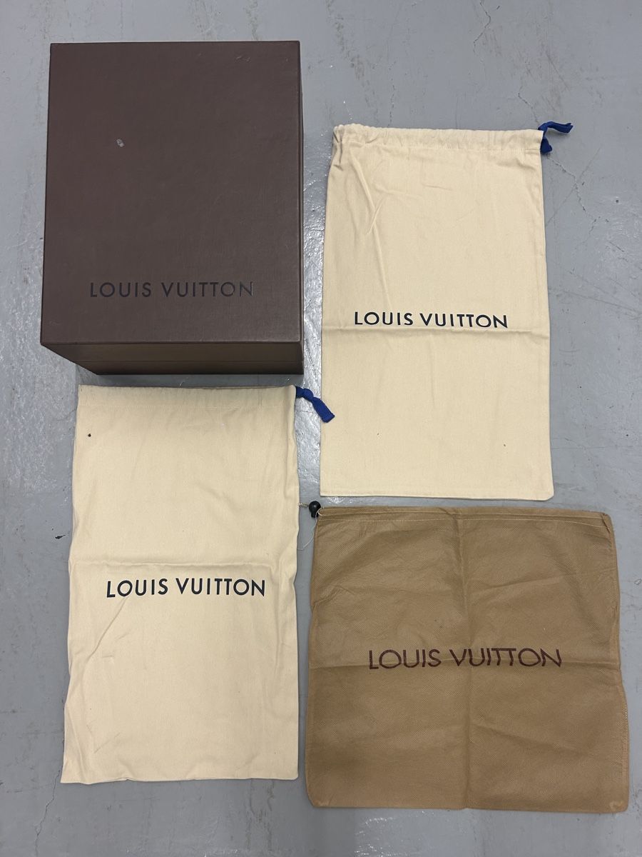 Louis Vuitton Sacs: Louis Vuitton div. Staubbeutel & grosse Box – D'occasion à Bern par floorball_zoro