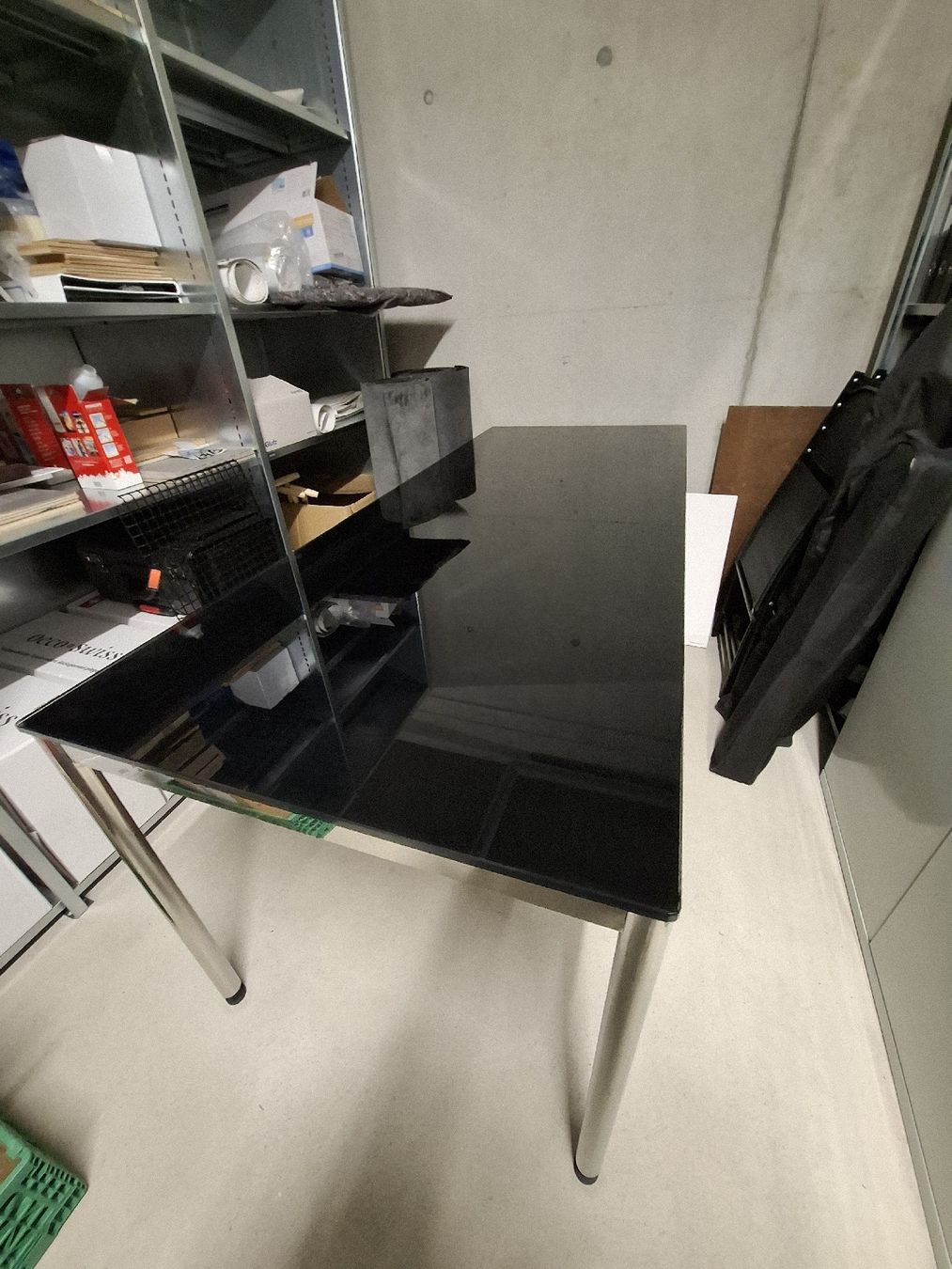 Tables: Schwarzer Glastisch – D'occasion à Arbon par ale_c85r 1