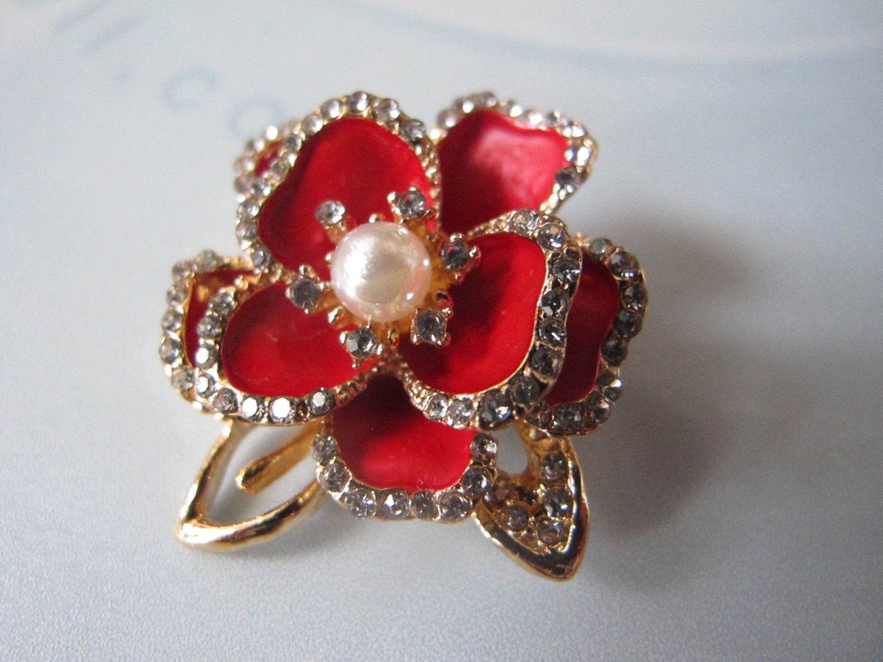 Broches & Aiguilles: Rote Blumenbrosche mit Perle, neuwertig – Neuf (Voir description) à Löhningen par Chimae67 1