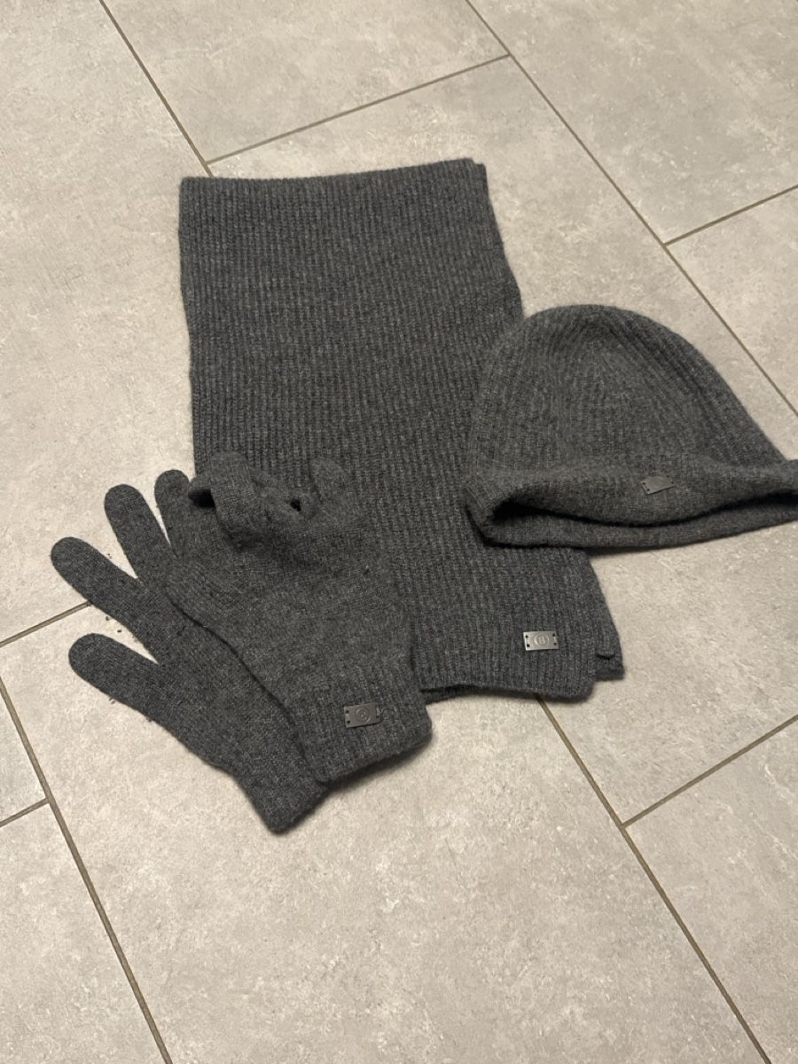 Bogner Sciarpe: Bogner Kashmir set – Usato da Zeiningen venduto da URS1996