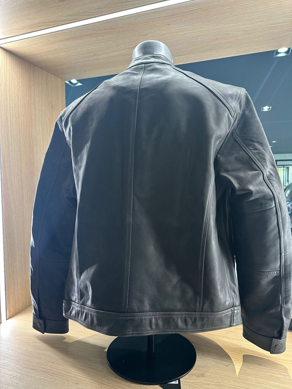 Cupra Giacche: Cupra Lederjacke Herren L – Nuovo e nell'imballaggio originale da Gamprin-Bendern venduto da lag_sff9 1