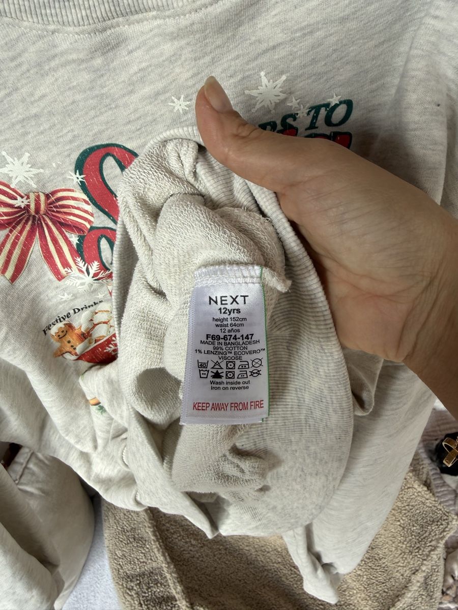 Next Maglioni & Felpe: Next Pullover, Letters to Santa, Grösse 152, Top! – Usato da Erlenbach ZH venduto da Arti83 2