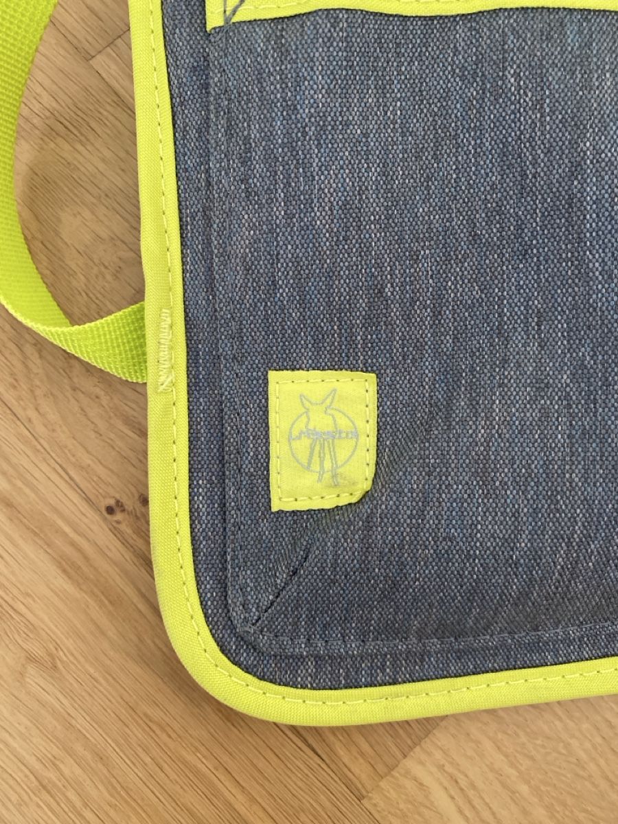 Lässig Kindertaschen: Lässig Kinder-Auto-Organizer, grau-grün, neuwertig  – Gebraucht aus Ehrendingen von Uxaxa 2