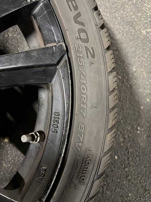 Altro in Scrittura & Disegno: Gomme Hankook 215/40 R17-87v – Usato da Ascona venduto da wal_mlp8 2