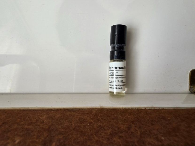 Profumi & Eau de Toilette: J-Scent - Hanamachi - 1ml – Nuovo e nell'imballaggio originale da Winterthur venduto da FragranceLUXE