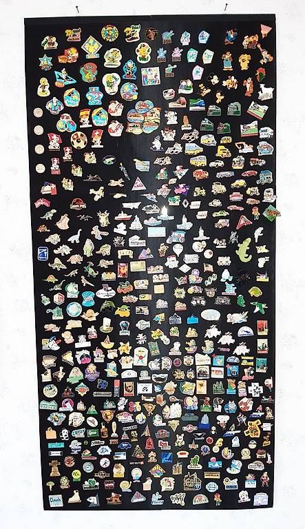 Tableaux: Pinwand, Pin-Sammlung mit ca. 400 Pins – Neuf (Voir description) à Walenstadt par Gafunk
