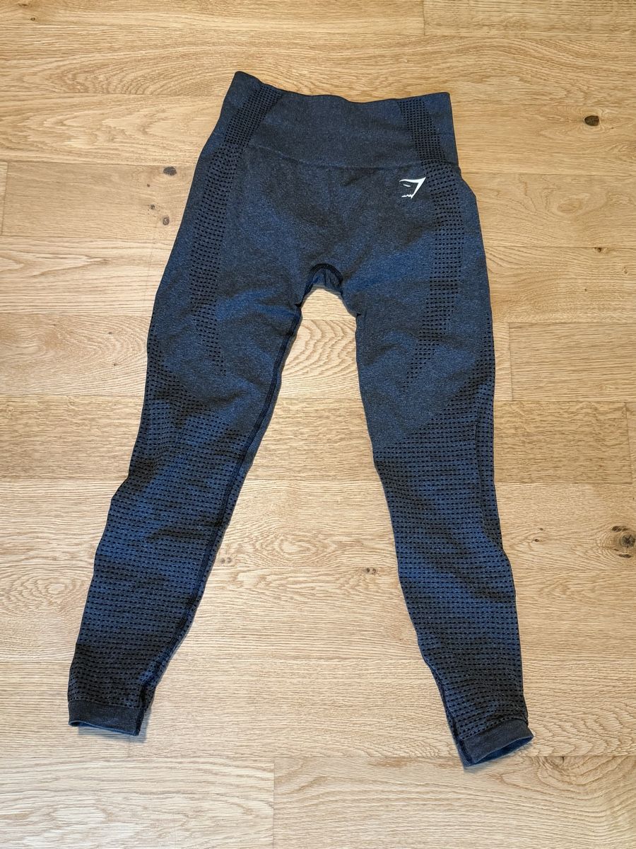 Gymshark Leggings: DUNKELGRAUE GYMSHARK SPORTLEGGINGS – Usato da Zürich venduto da dbu_s8p2 2