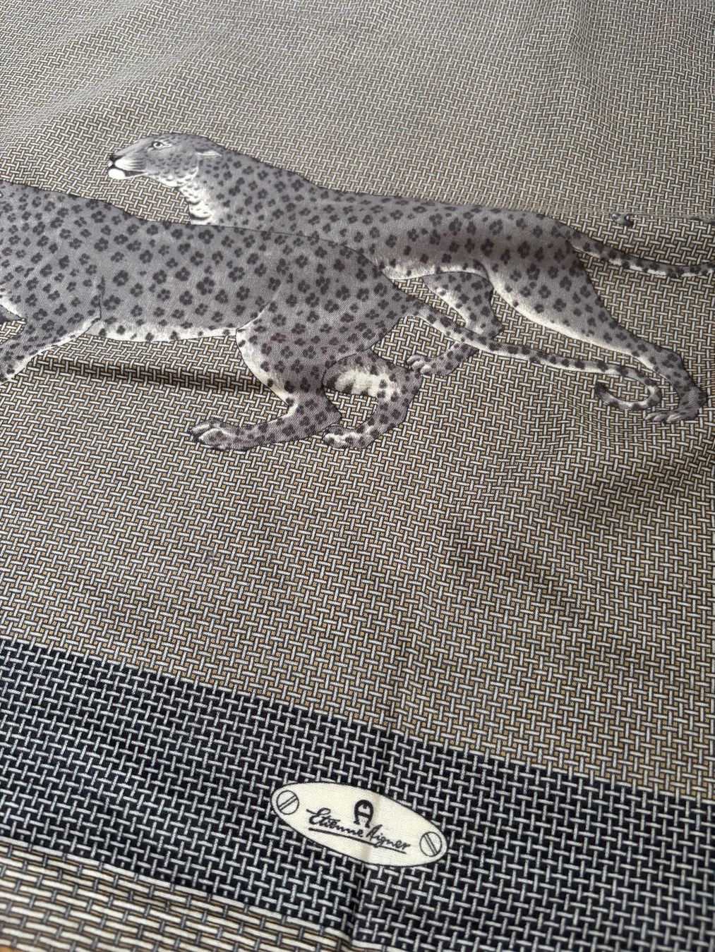 Aigner Foulards, Tücher & Schals: Etienne Aigner Scarf Leopard Pattern – Gebraucht aus Zürich von hol_bc6v 3
