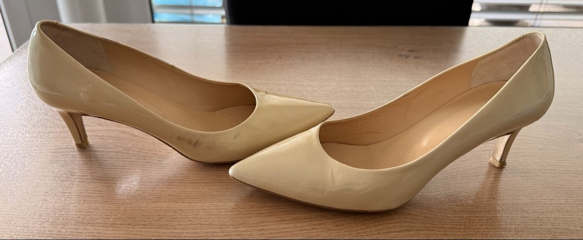 Navyboot Chaussures femmes: Navyboot Pumps Lackleder beige Grösse 39.5 – D'occasion à Gisikon par lila.libelle 1