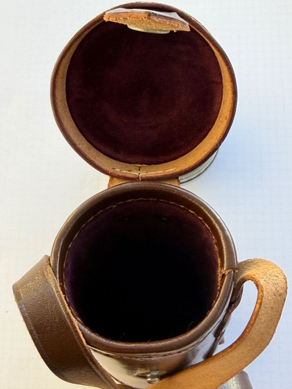 Tiro a segno: LEICA Objektivköcher Braun Leder – Usato da Niederweningen venduto da 85funky10 2