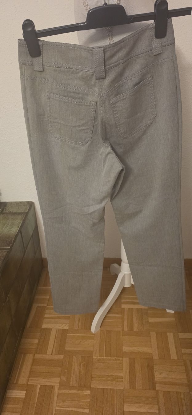 Akris Pantaloni: Akris Hose Grau Grösse 36 – Usato da St. Gallen venduto da mania03 3