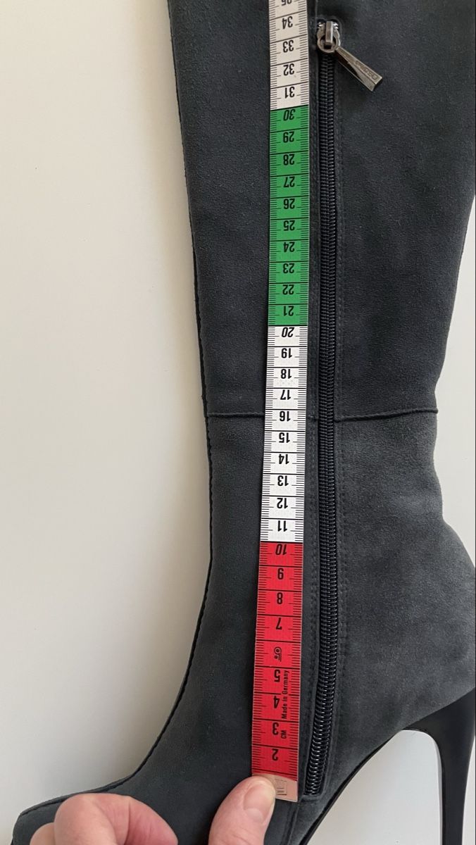 Chaussures femmes: Schicke Stiefel Gr.35-36 – D'occasion à Stäfa par Exclusive0 9