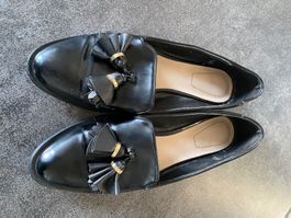 Zara Loafer Gr. 37 Schwarz Lack Quasten Schuhe Damen Elegant