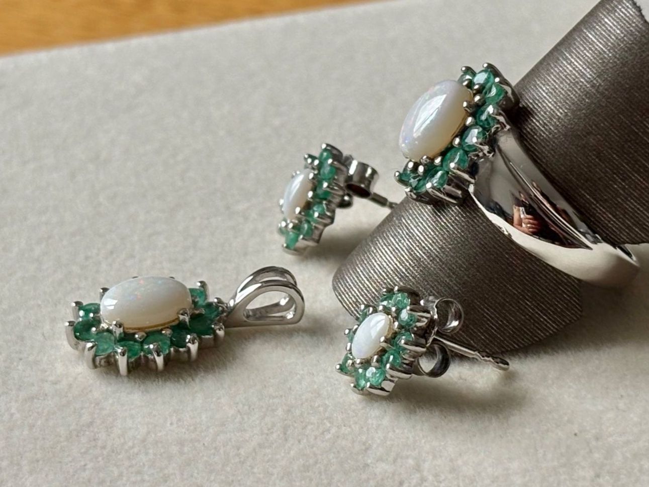 Anelli: Set aus Opal und Smaragde, Silber 925, Gr. 58 – Nuovo (secondo la descrizione) da Brugg AG venduto da lau_9rvy 5