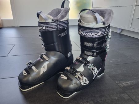 Neuwertige Nordica Speedmachine 3 Skischuhe Grösse 27 / 27.5