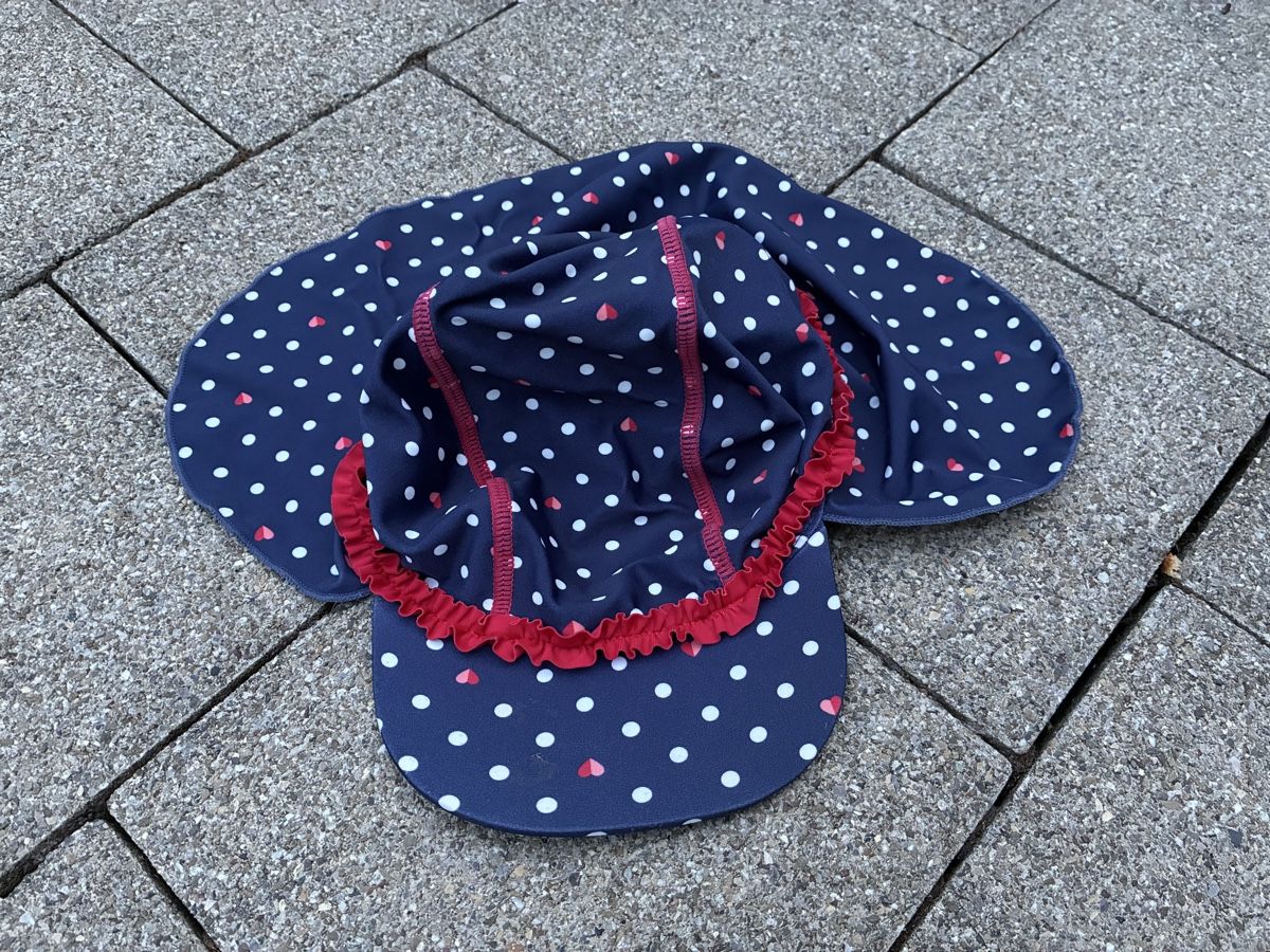 Autres vêtements garçon: Pusblu Badekappe, UV 50+ Grösse 52/53 Nackenschutz – D'occasion à Winterthur par Tiklo