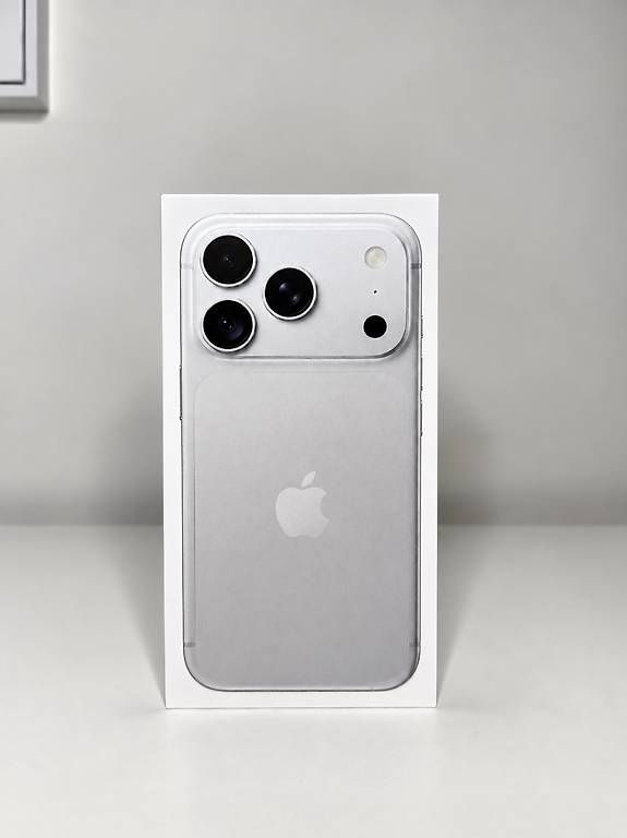 Apple Handys / Smartphones: iPhone 18 Pro 512 GB Silver NEU – Neu und originalverpackt aus Birsfelden von Angel7