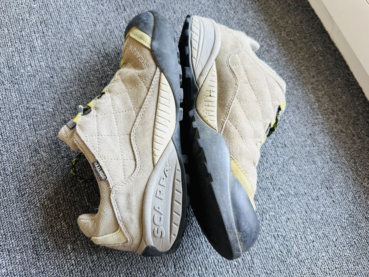 Scarpa Scarpe da donna: Scarpa femme taille 39 gris – Usato da Bulle venduto da LeMoleson 3