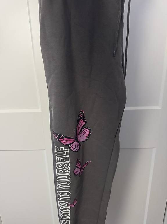 Pantaloni: Jogginghose – Usato da Luzern venduto da _.Horizon._