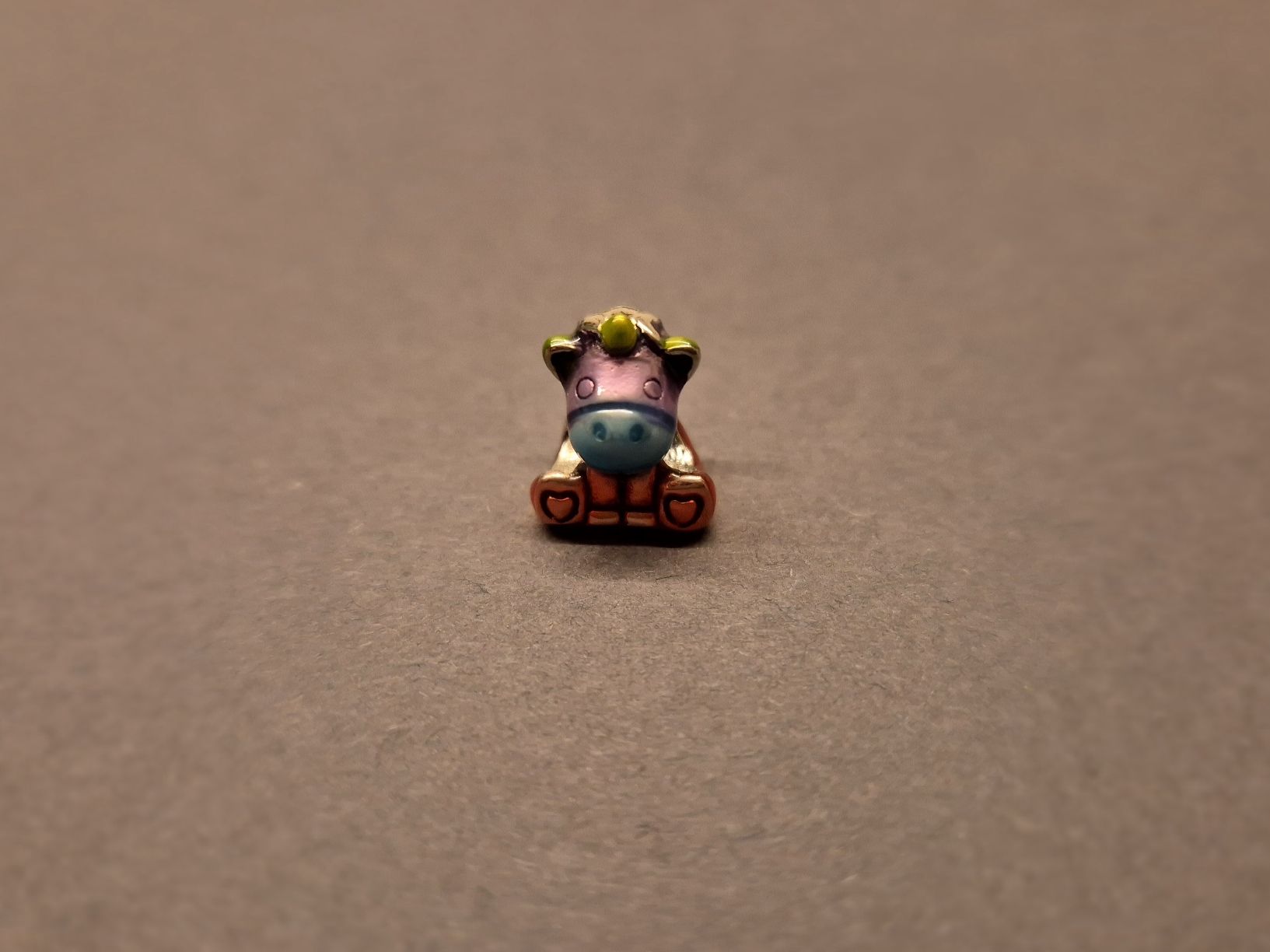 Ciondoli: Charm farbiges Einhorn +Garantie – Nuovo (secondo la descrizione) da Rotkreuz venduto da Carbone_Bijou-Shop