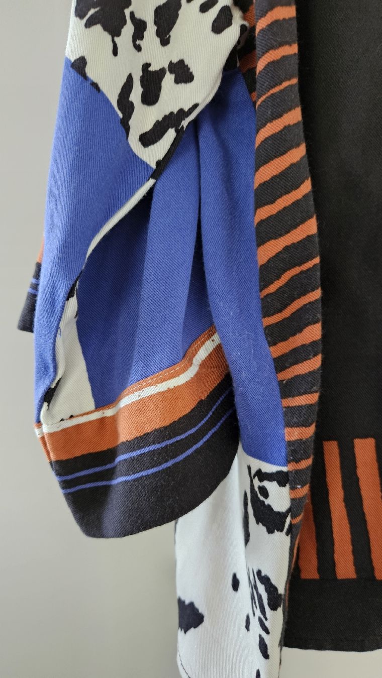 Internationale Kunst: Farbiger Kimono mit Leopard auf Rückseite Gr.M – Gebraucht aus Hettlingen von Leaena279 1