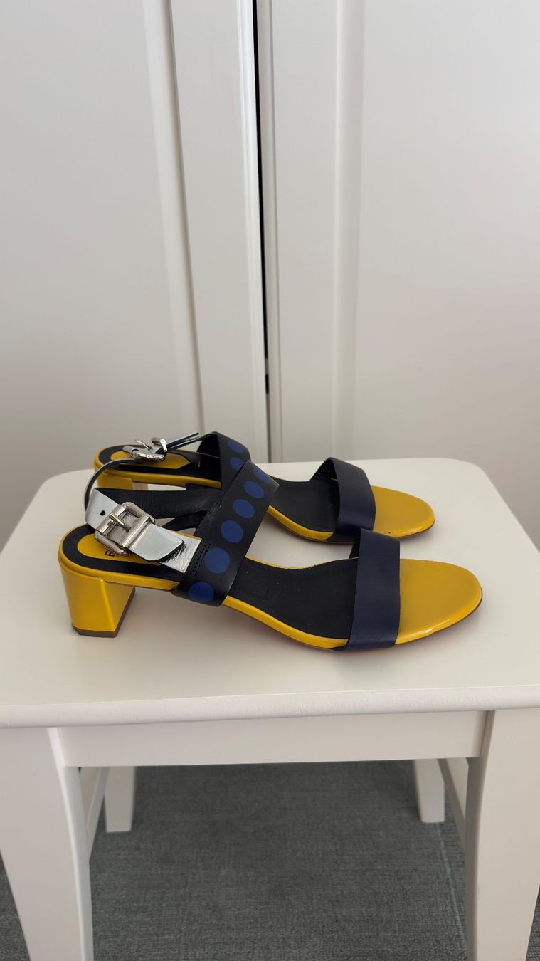 Fendi Chaussures femmes: Fendi Sandals Size 40 – D'occasion à Genève par gvokiii 1