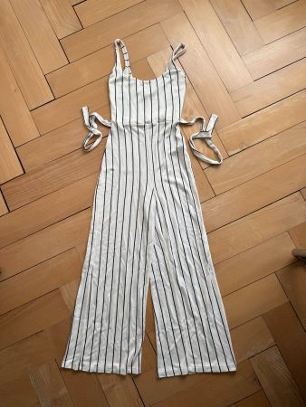 BERSHKA - Jumpsuit weiss-schwarz gestreift XS