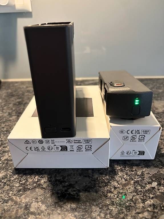 DJI Batterie, Caricabatterie & Alimentatori: DJI Avata 2 intelligenter Flugakku plus Ladehub – Usato da Gipf-Oberfrick venduto da Jobo99 1