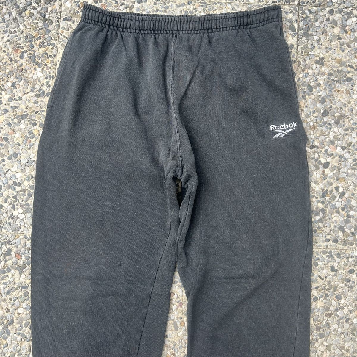 Reebok Pantalons: Vintage Reebok Gray sweatpants  – D'occasion à brent par fukusapes 1