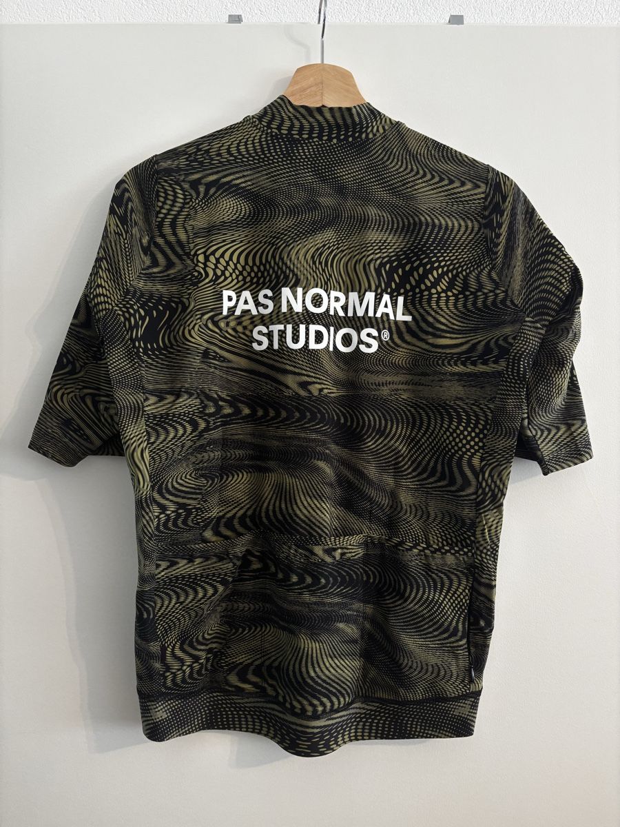 Pas Normal Studios Canottiere & Pantaloni: Pas normal studios Maillot XL essentials green psych – Usato da Sion venduto da Linkebeek 1