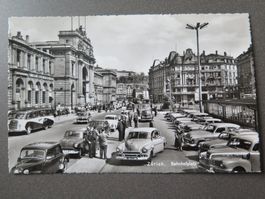 ZÜRICH - BAHNHOFPLATZ - VIELE ALTE AUTOS - REISEBUS