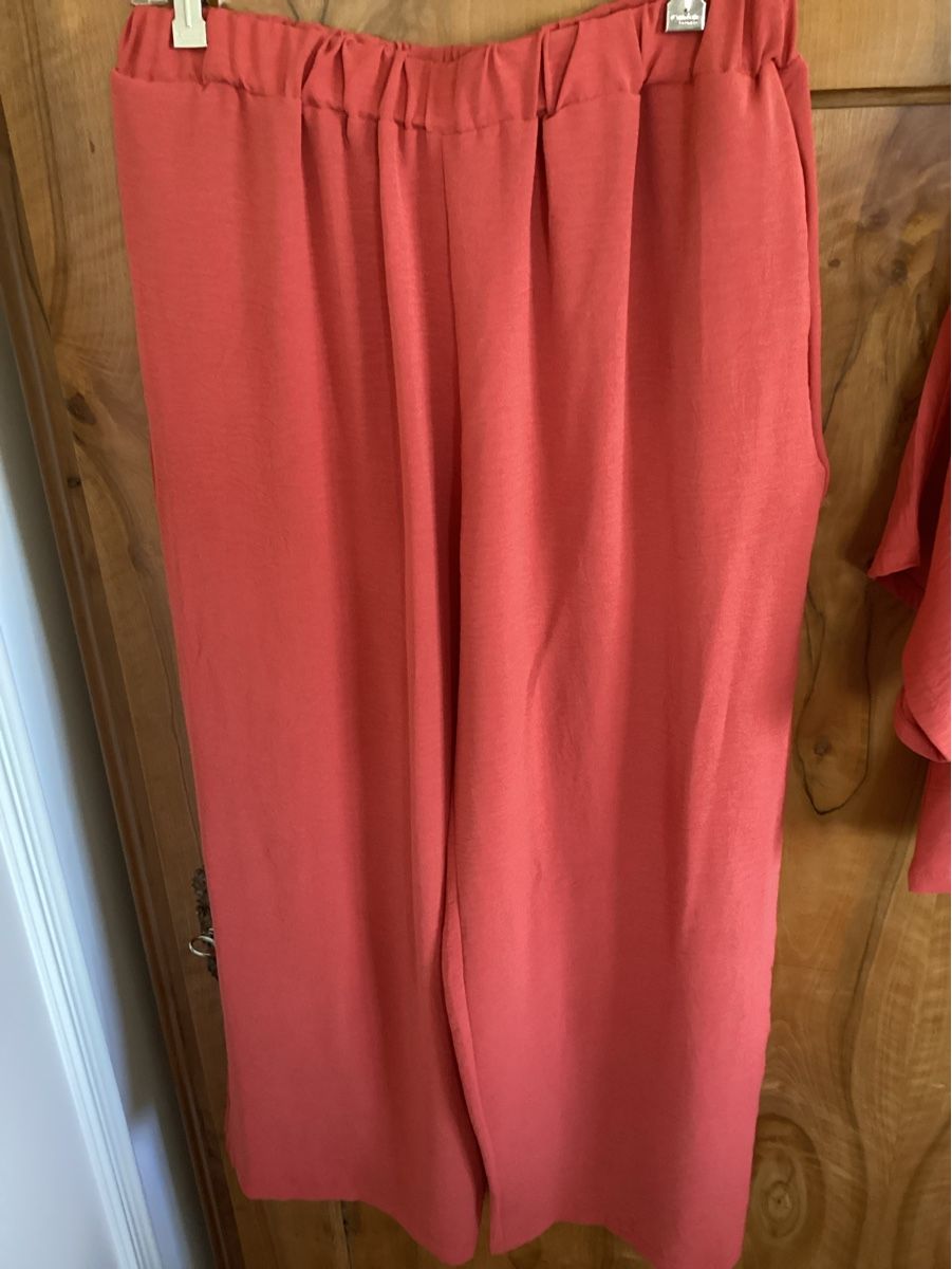 Lotti di vestiti: Hose mit Oberteil, Gr. XL – Usato da Salenstein venduto da Esprit57 2