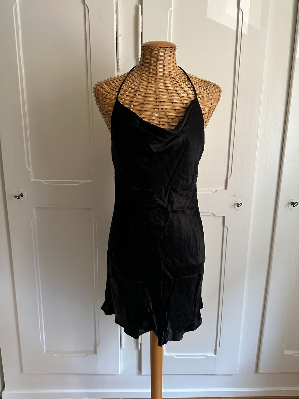 Tally Weijl Vestiti: Satin Kleidchen schwarz XS – Usato da Zürich venduto da Diazaio