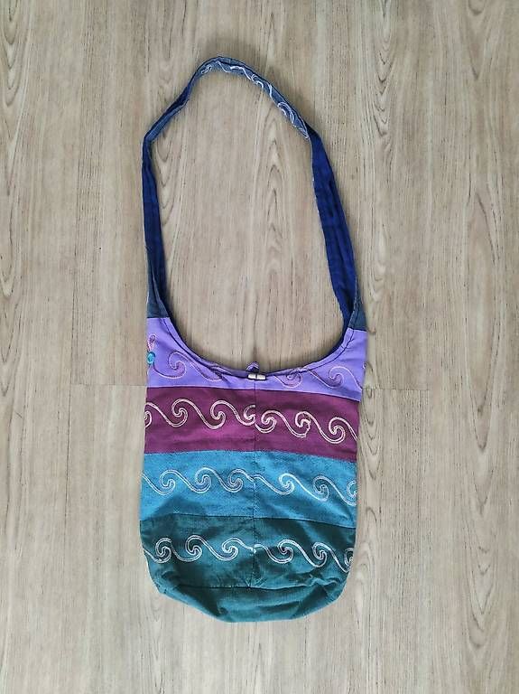 Borse: Borsa a tracolla etnica colorata – Usato da Claro venduto da Dona1785