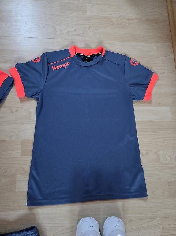 Completi: Trainingsanzug Handball Gr S – Usato da Jona venduto da pau_g7rc 1