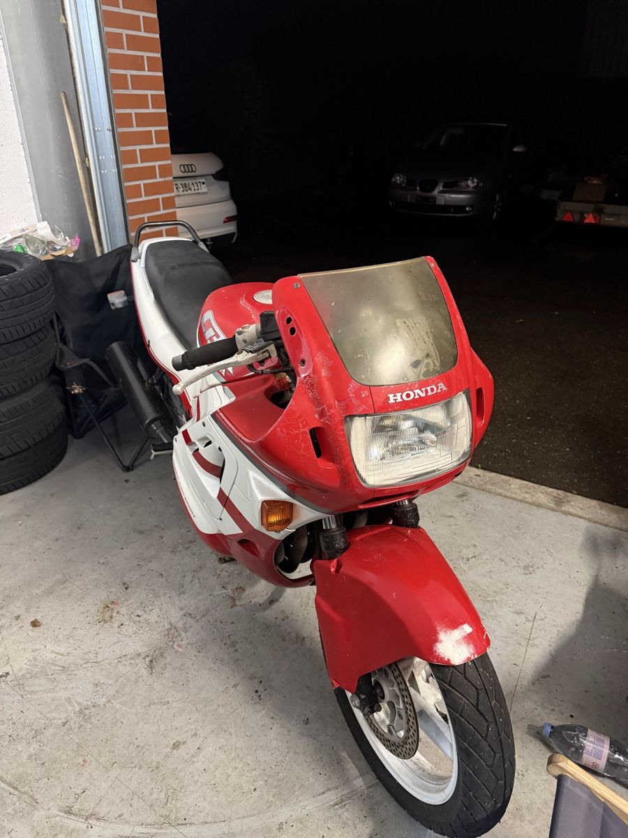 Honda Strada: Honda cbr 600f – Difettoso da Remaufens venduto da bur_s58p 1