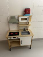 Kinderküche aus Holz mit Zubehör, gebraucht