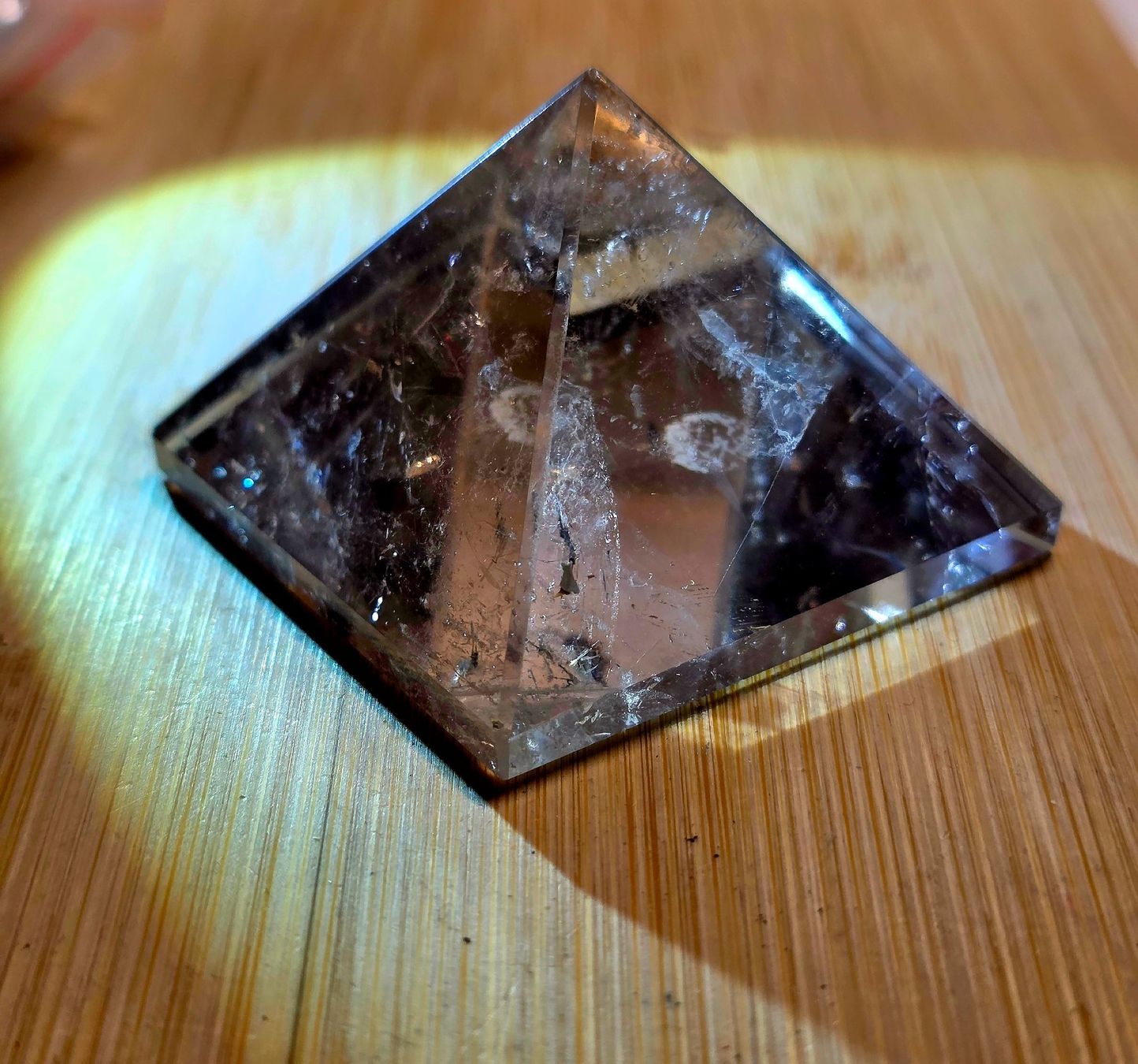 Minerali & Pietre curative: Klare Bergkristall Pyramide 90g – Nuovo e nell'imballaggio originale da Matzingen venduto da Shay_Crystalz